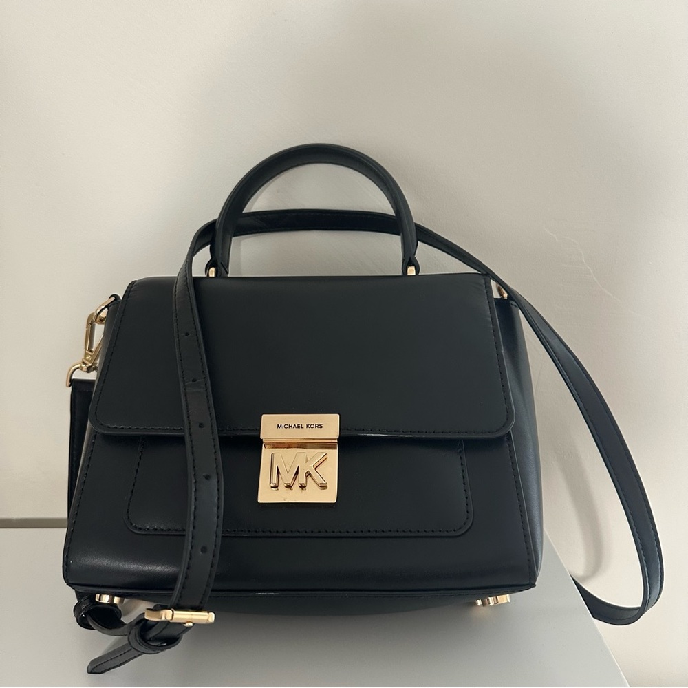 MICHAEL KORS: MINDY Medium Satchel